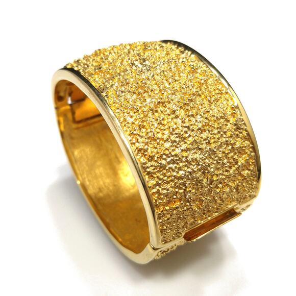 Vintage Wide Textured Gold Cuff Bracelet, Hinged Clasp, 1980s - Picture 5 of 10